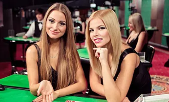 Hình ảnh máy slot game rực rỡ và game bắn cá dưới đại dương, minh họa bí quyết chơi game tại suncity888